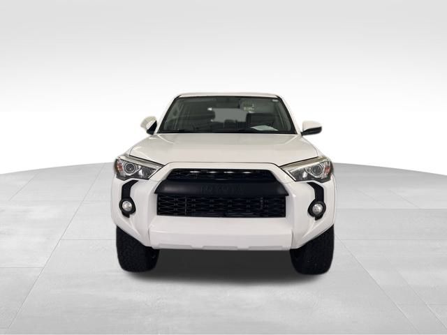 2016 Toyota 4Runner SR5 photo 2