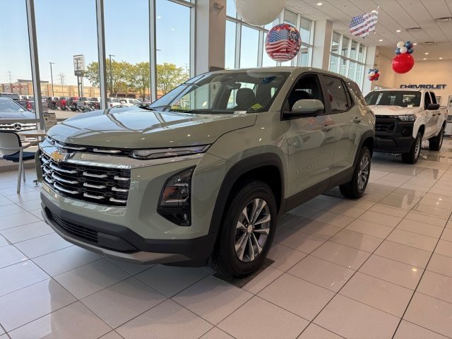 2026 Chevrolet Equinox LT photo 2