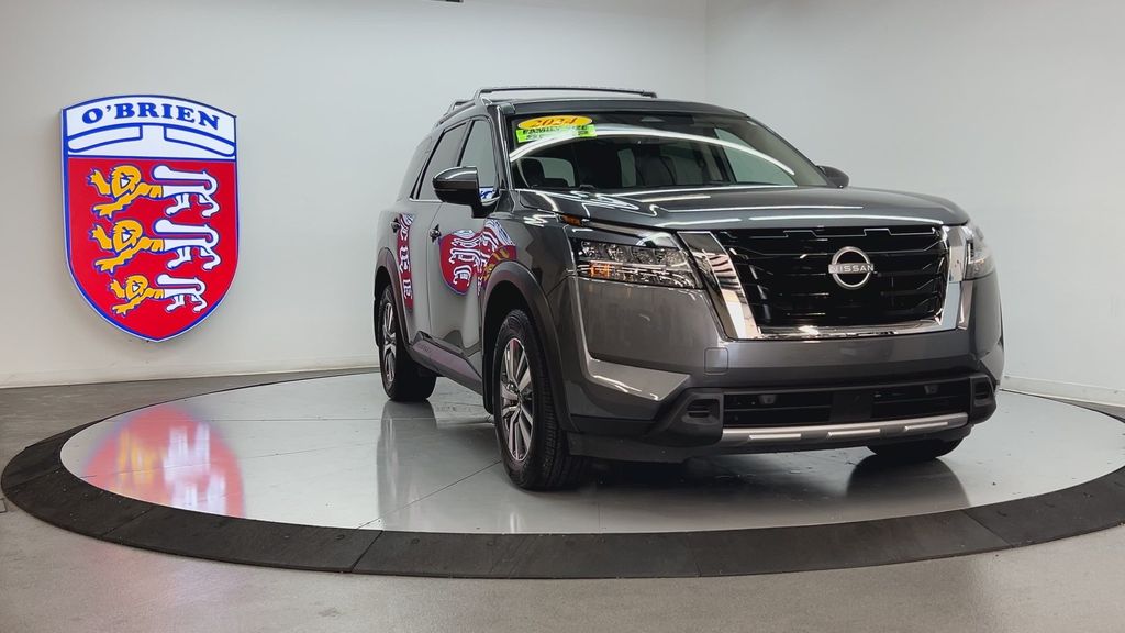2024 Nissan Pathfinder SL photo 2