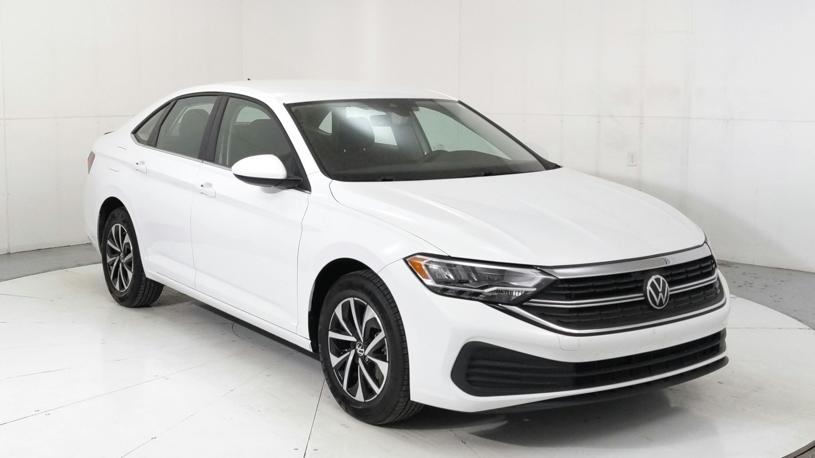 Used 2024 WHITE Volkswagen S image 7