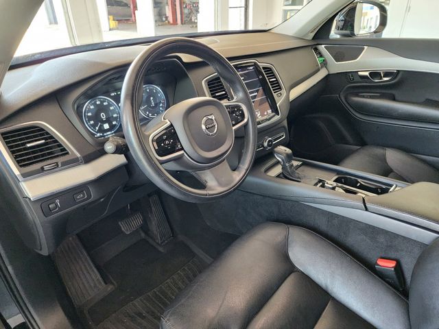 2022 Volvo XC90 T5 Momentum photo 17
