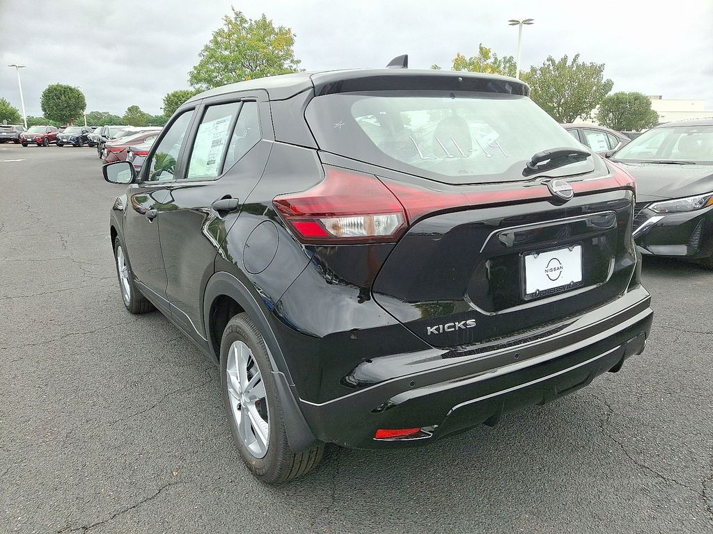 2025 Nissan Kicks Play S photo 3