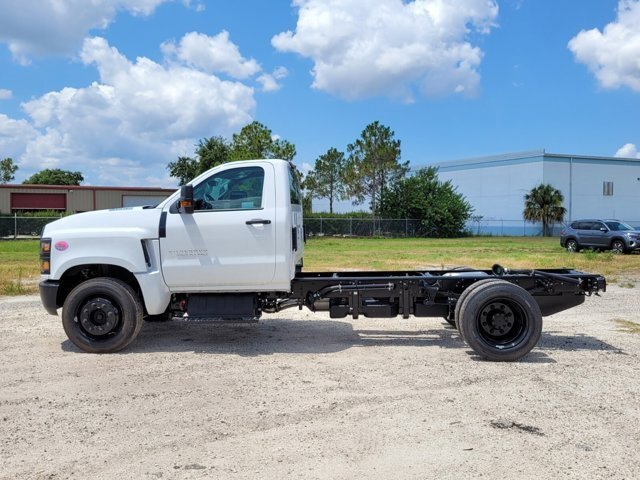 2024 Chevrolet Silverado 4500HD Work Truck photo 3