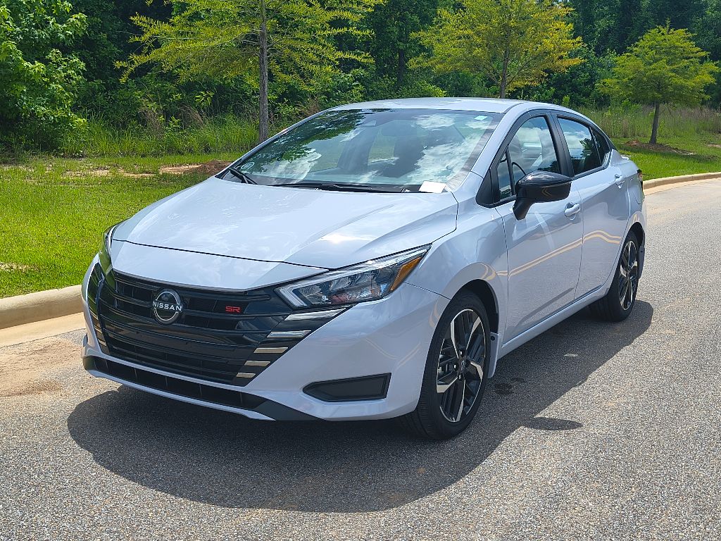 2024 Nissan Versa SR photo 2