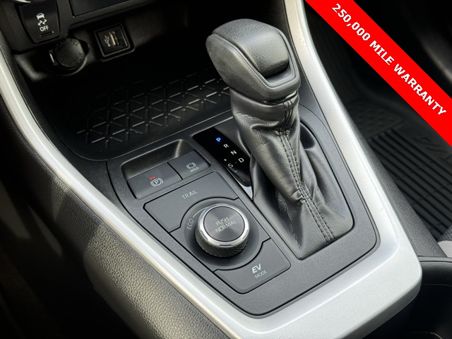 2024 Toyota RAV4 Hybrid XLE photo 15