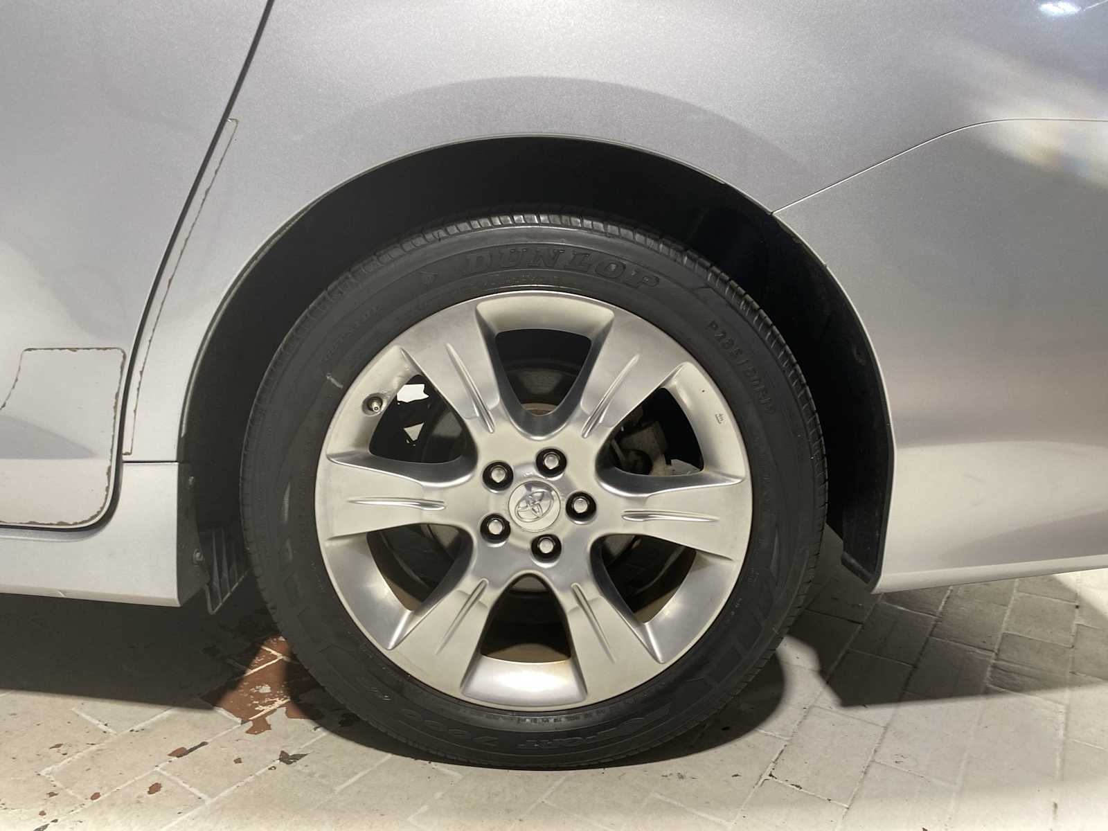 2011 Toyota Sienna SE photo 8