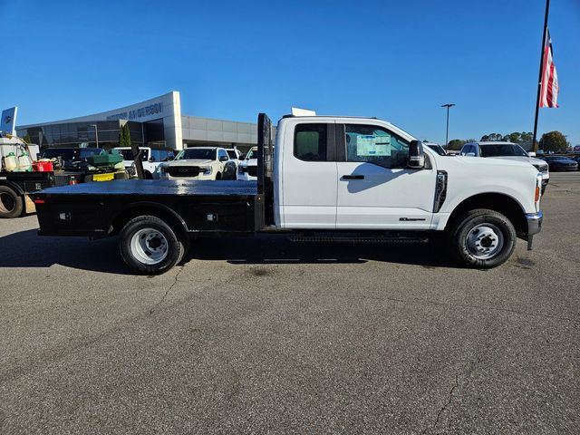 2026 Ford F-350 Super Duty Chassis Cab XL's photo