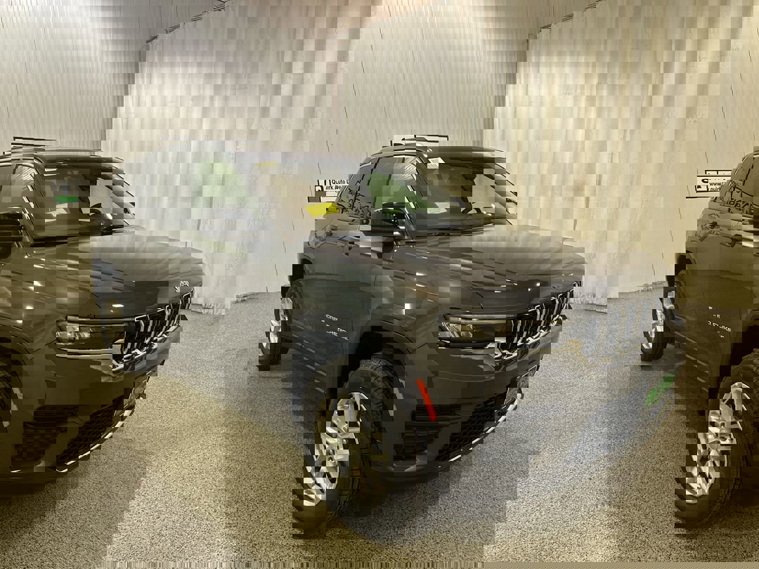 2025 Jeep Grand Cherokee Laredo's photo