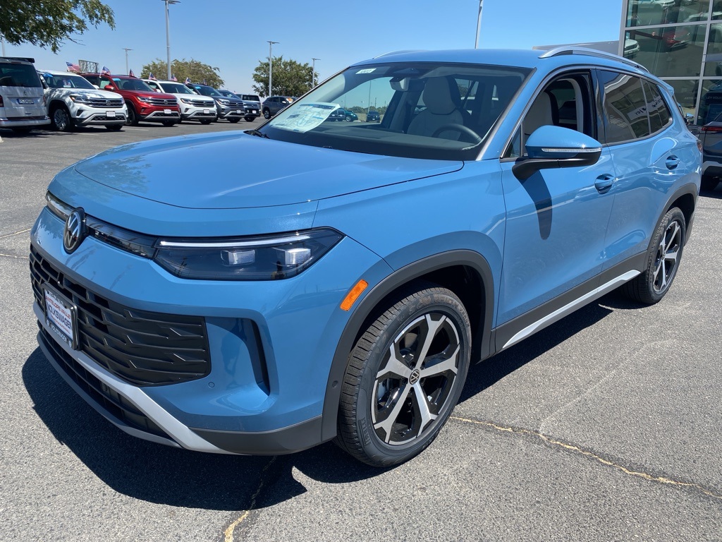 2025 Volkswagen Tiguan SE photo 2