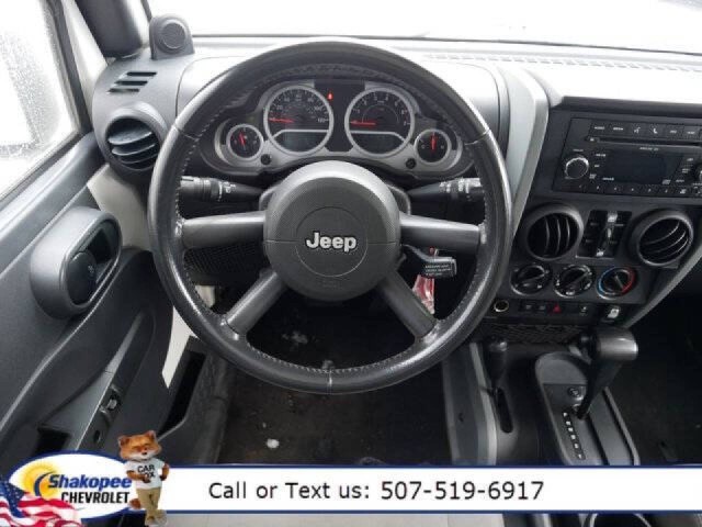 2010 Jeep Wrangler Unlimited Rubicon photo 12