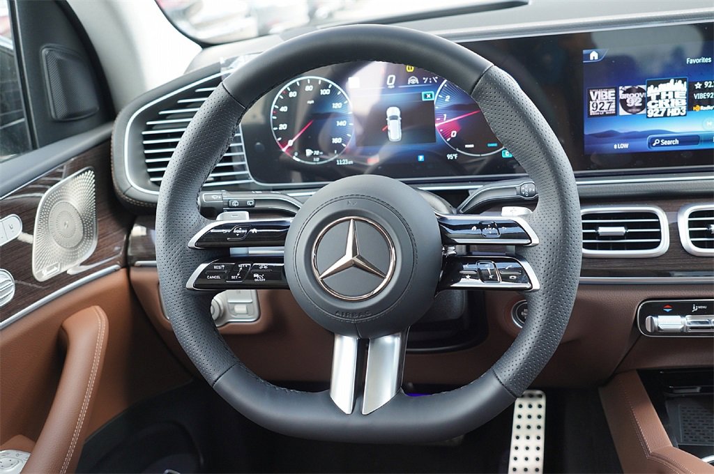 2025 Mercedes Benz GLS 450 4MATIC photo 5