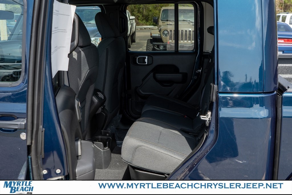 2025 Jeep Gladiator Sport photo 13