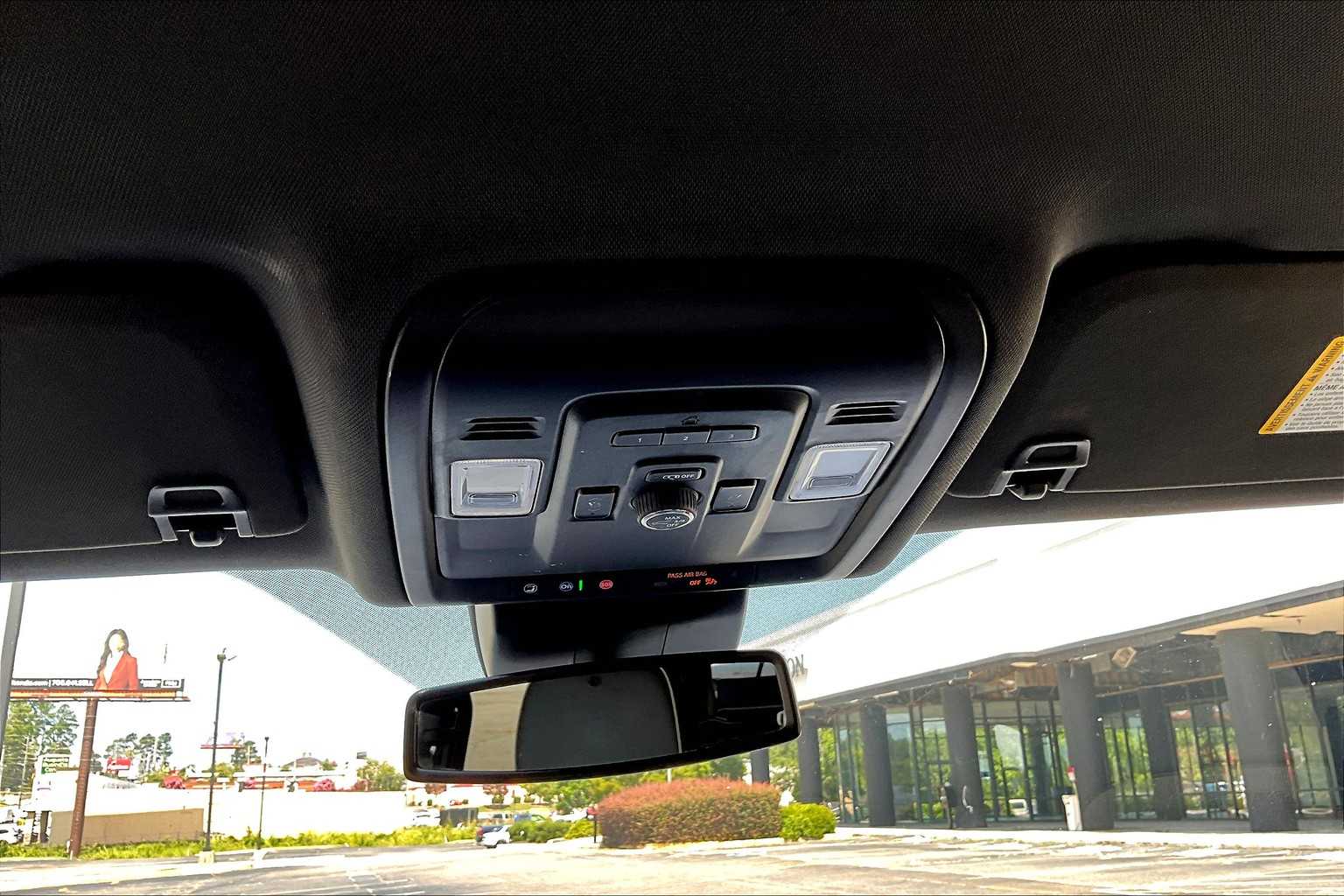 2024 Chevrolet Suburban Premier photo 34