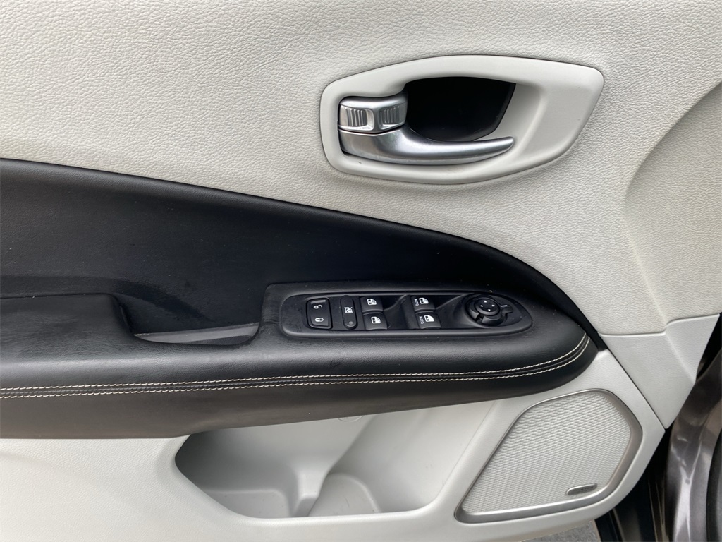 2021 Jeep Compass Latitude photo 6