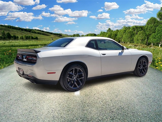 2021 Dodge Challenger SXT photo 4