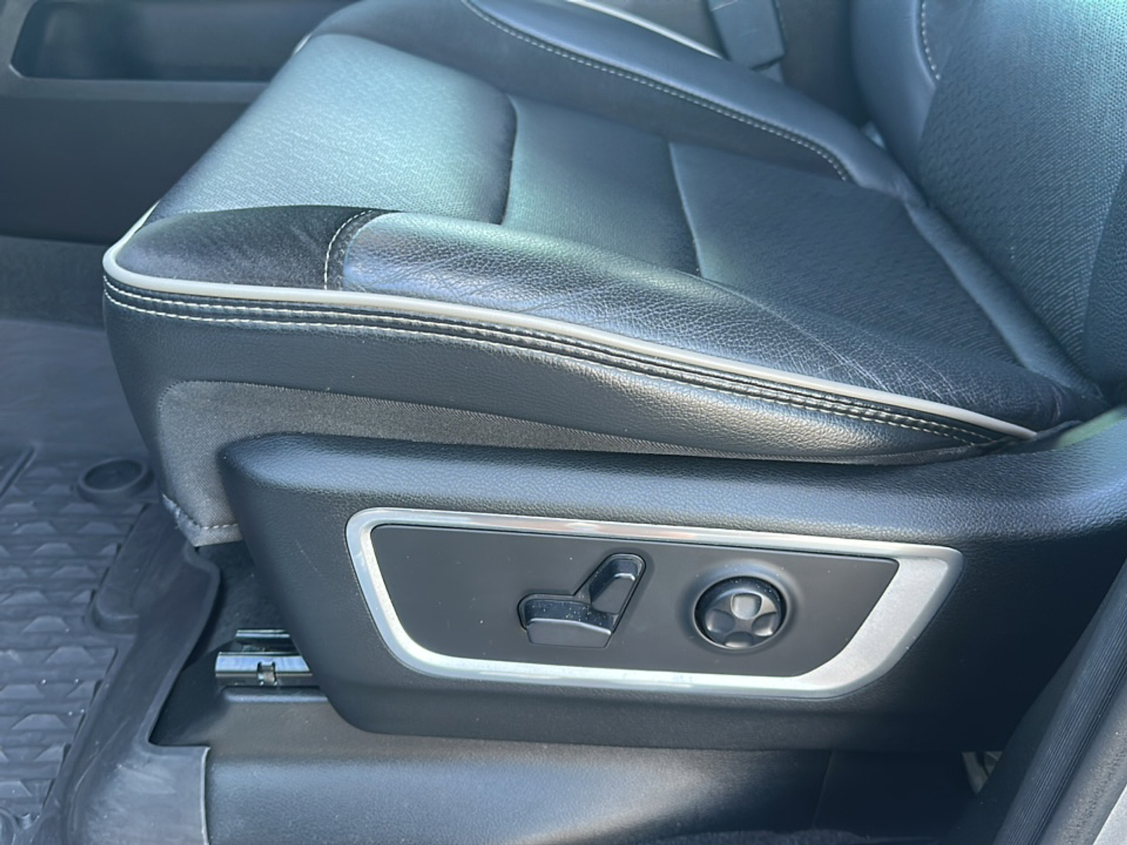 2020 Ram 1500 Laramie photo 4