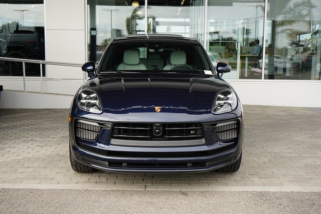 2023 Porsche Macan S photo 3