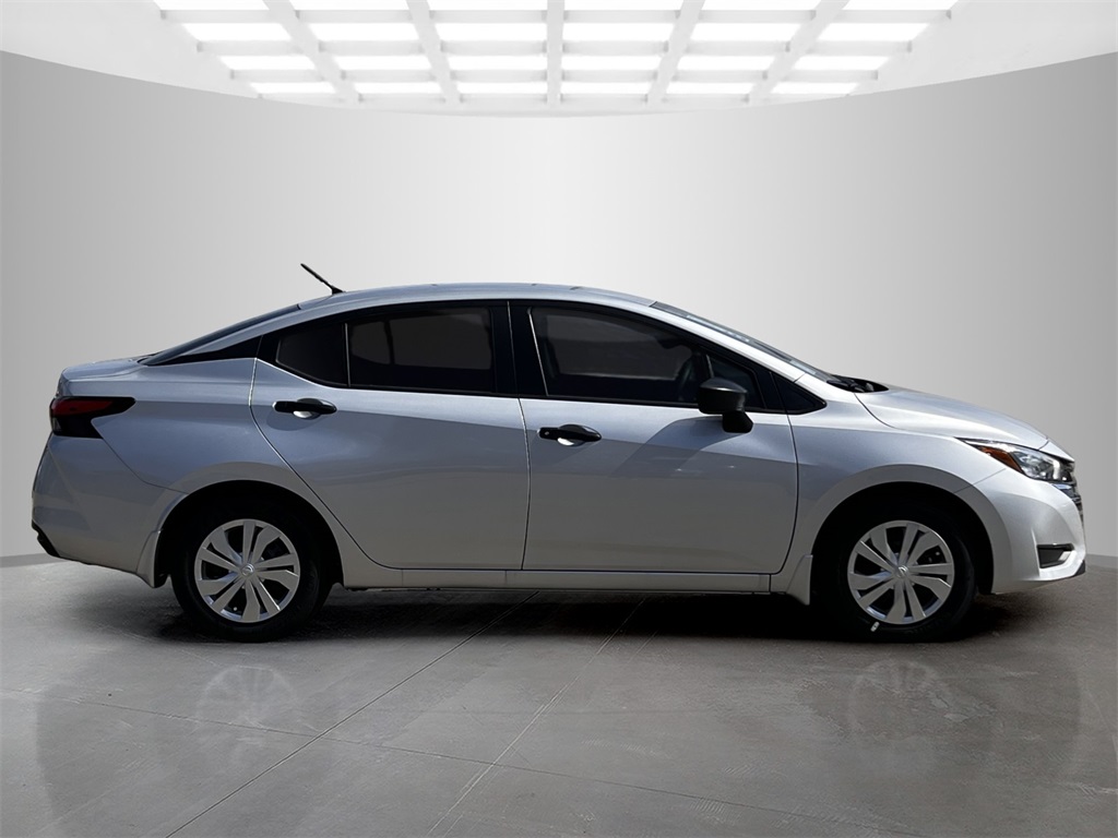 2025 Nissan Versa S photo 4