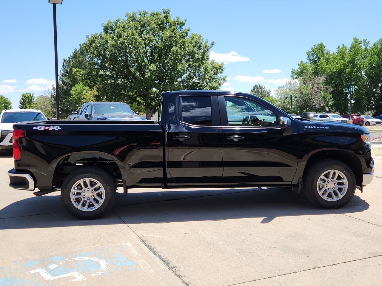 2025 Chevrolet Silverado 1500 LT photo 8