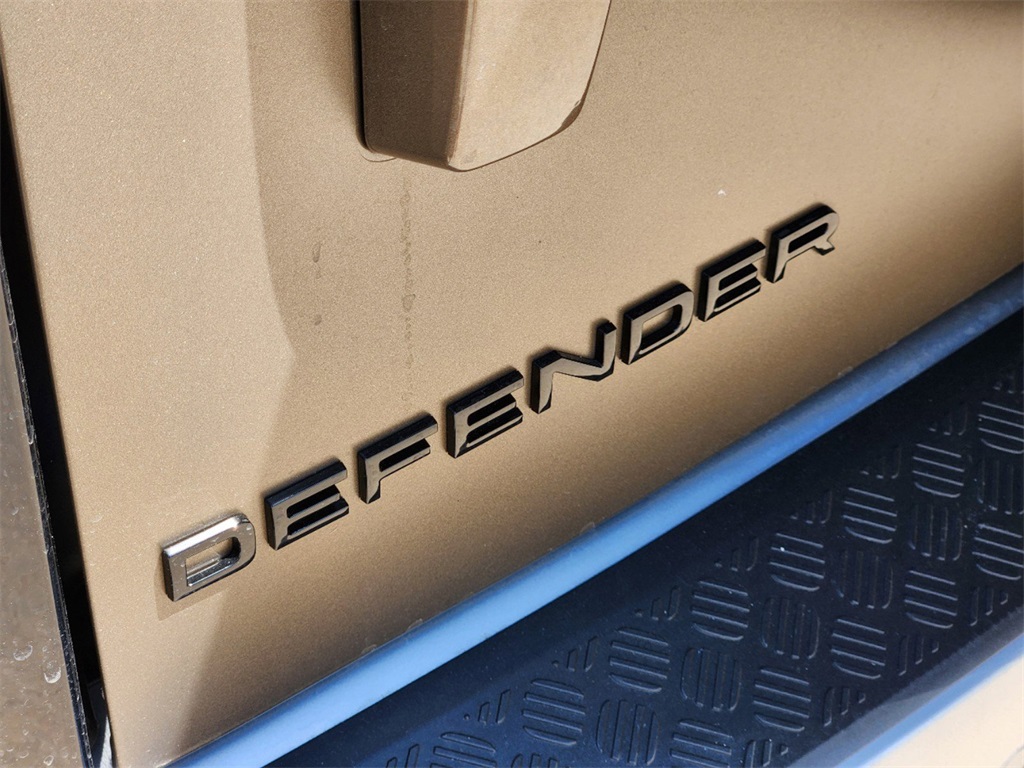 2024 Land Rover Defender 110 S photo 11