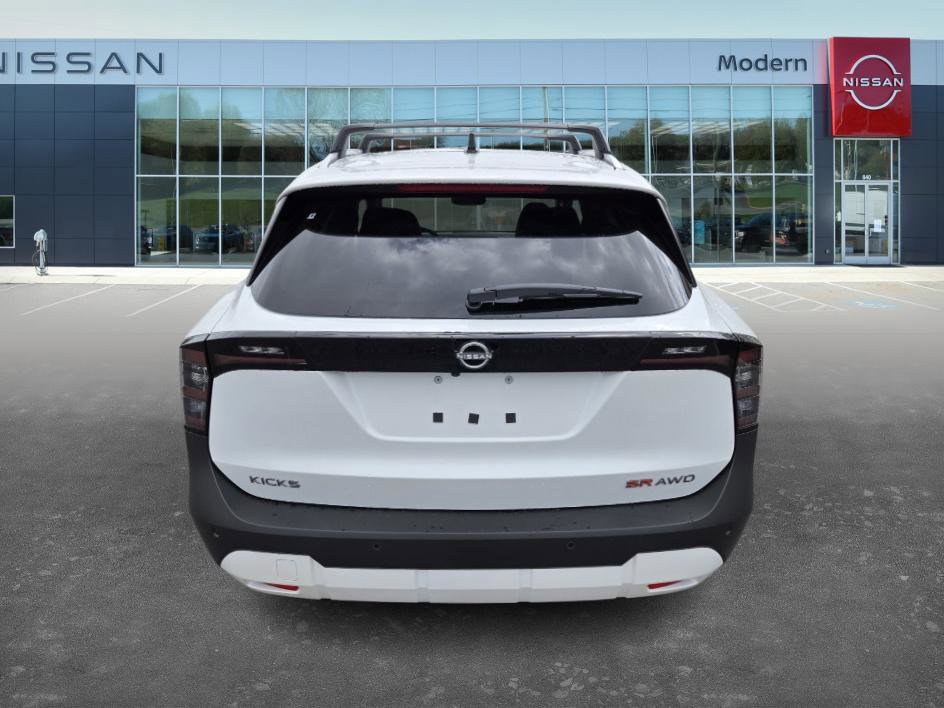 2026 Nissan Kicks SR photo 4