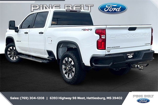 2021 Chevrolet Silverado 2500HD Custom photo 2