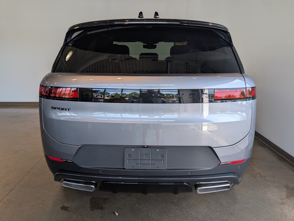 2025 Land Rover Range Rover Sport SE photo 3