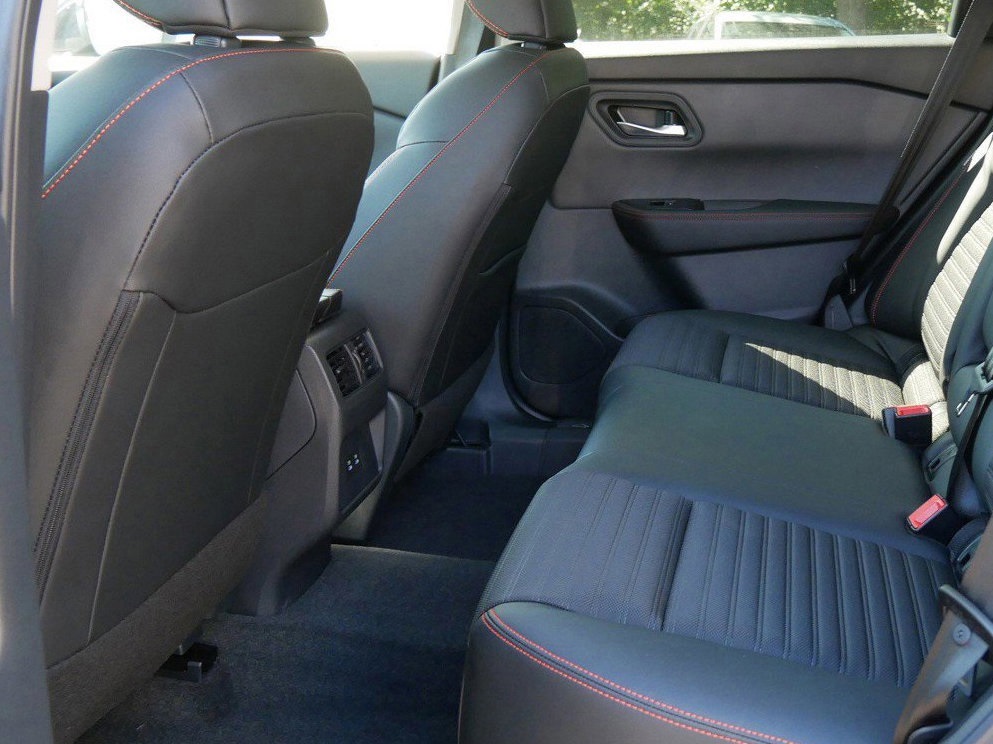 2026 Nissan Rogue SV photo 4