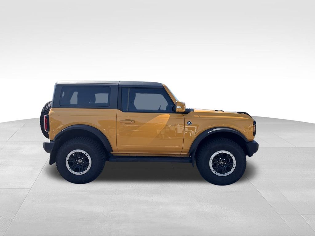 2022 Ford Bronco Outer Banks photo 2