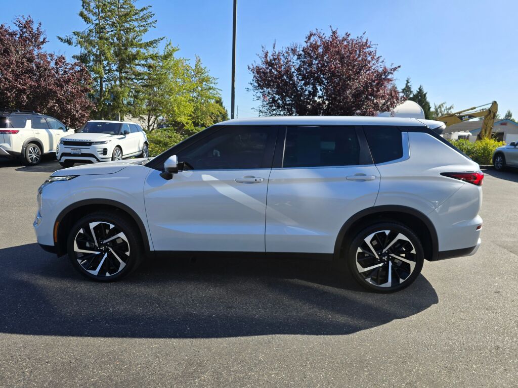 2023 Mitsubishi Outlander SE Black Edition Ralliart photo 3