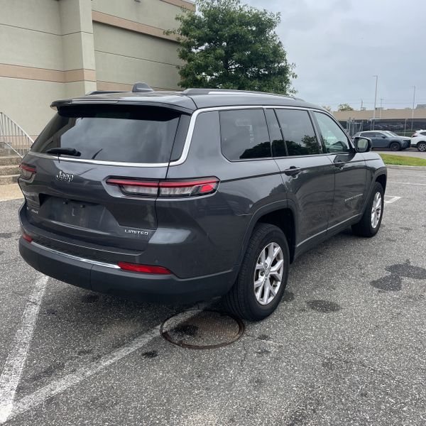 2022 Jeep Grand Cherokee Limited photo 2