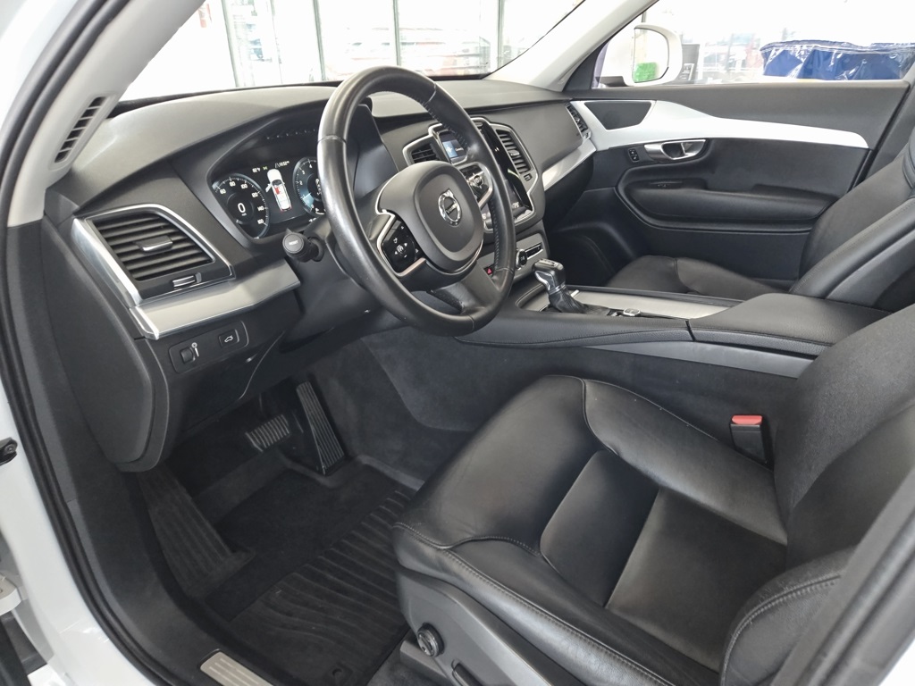 2016 Volvo XC90 T5 Momentum photo 18