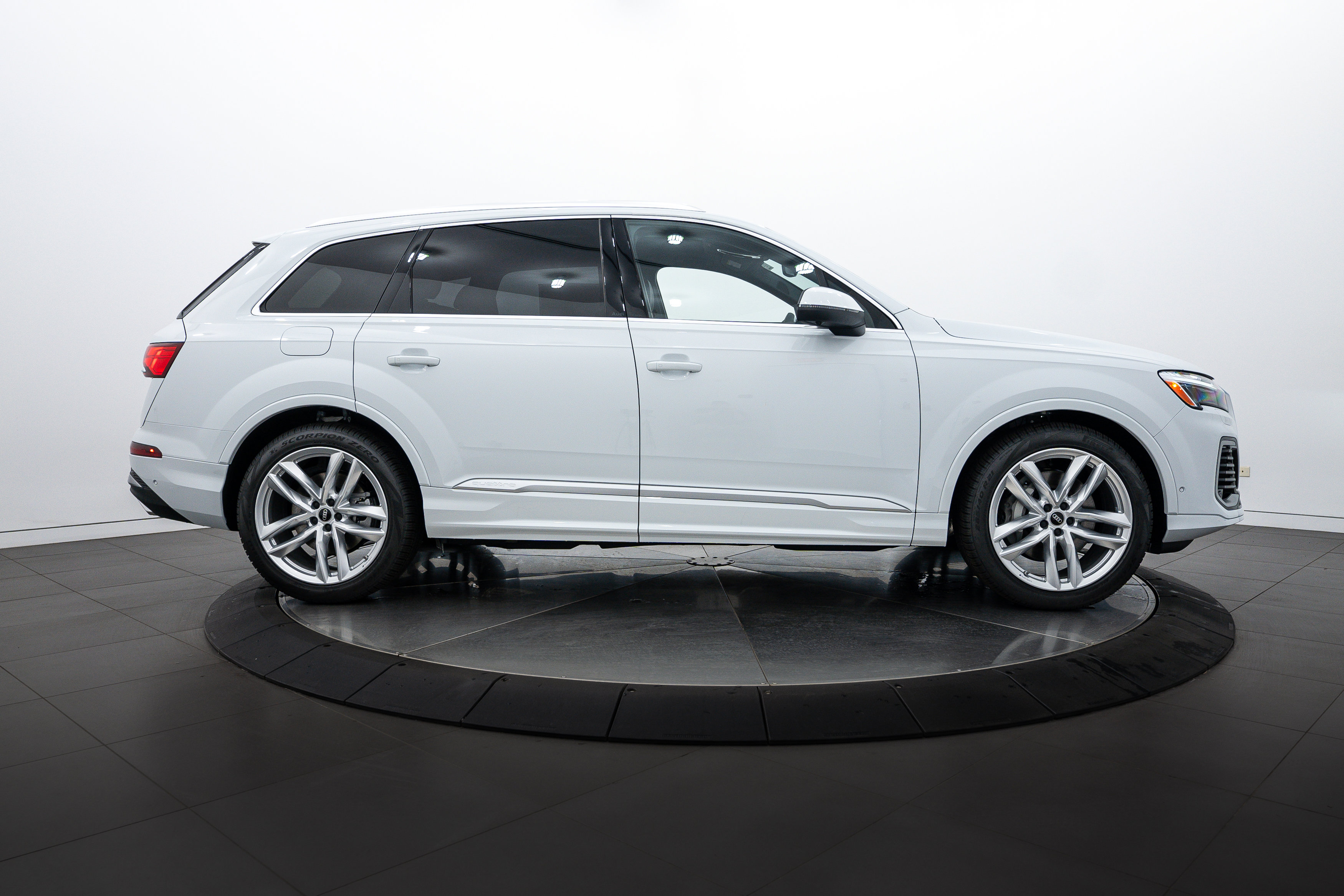 2025 Audi Q7 Premium Plus photo 2