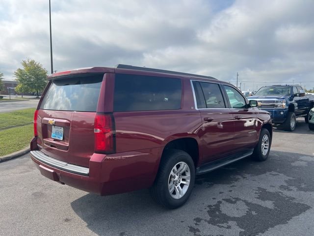 2016 Chevrolet Suburban LT photo 4
