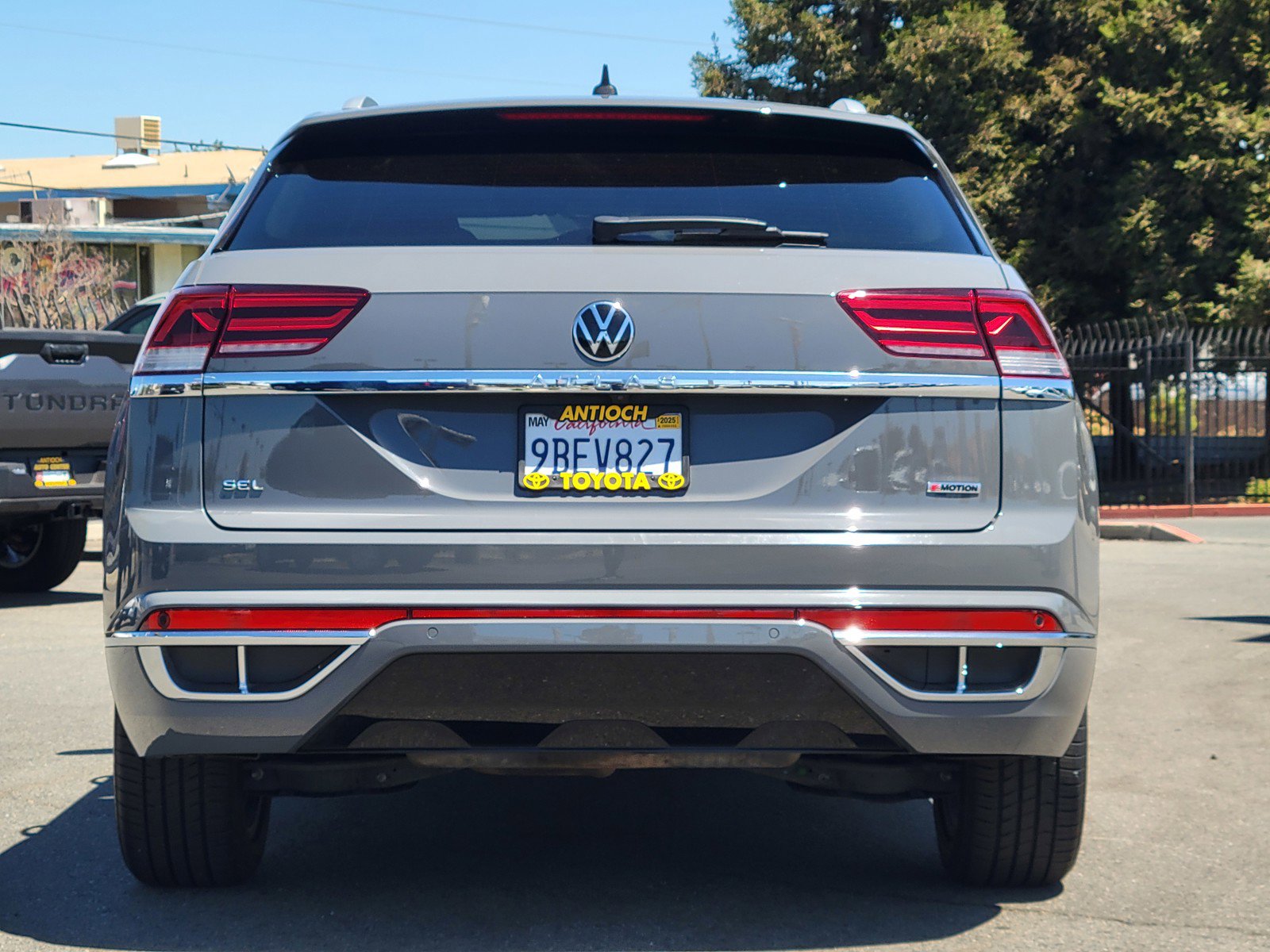 2022 Volkswagen Atlas Cross Sport SEL R-Line photo 4