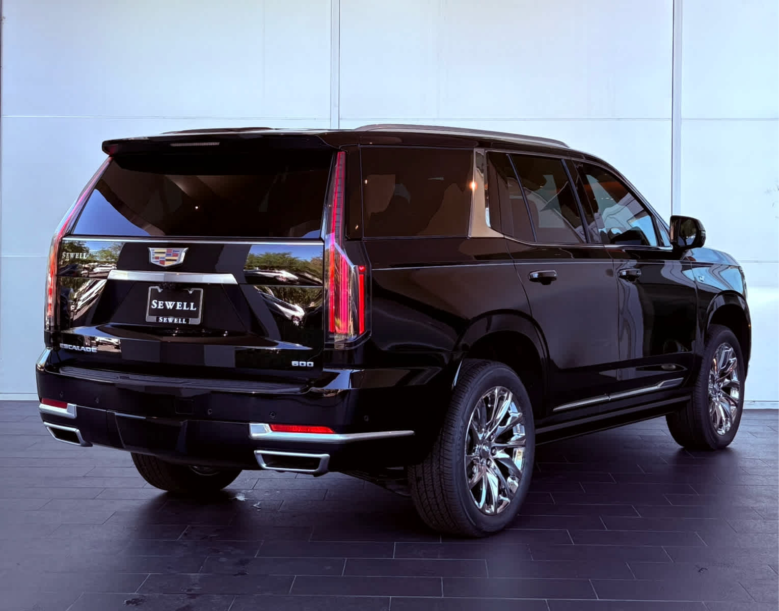 2025 Cadillac Escalade Premium Luxury photo 3