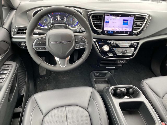 2025 Chrysler Voyager LX photo 8