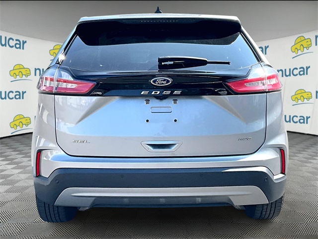 2022 Ford Edge SEL photo 4