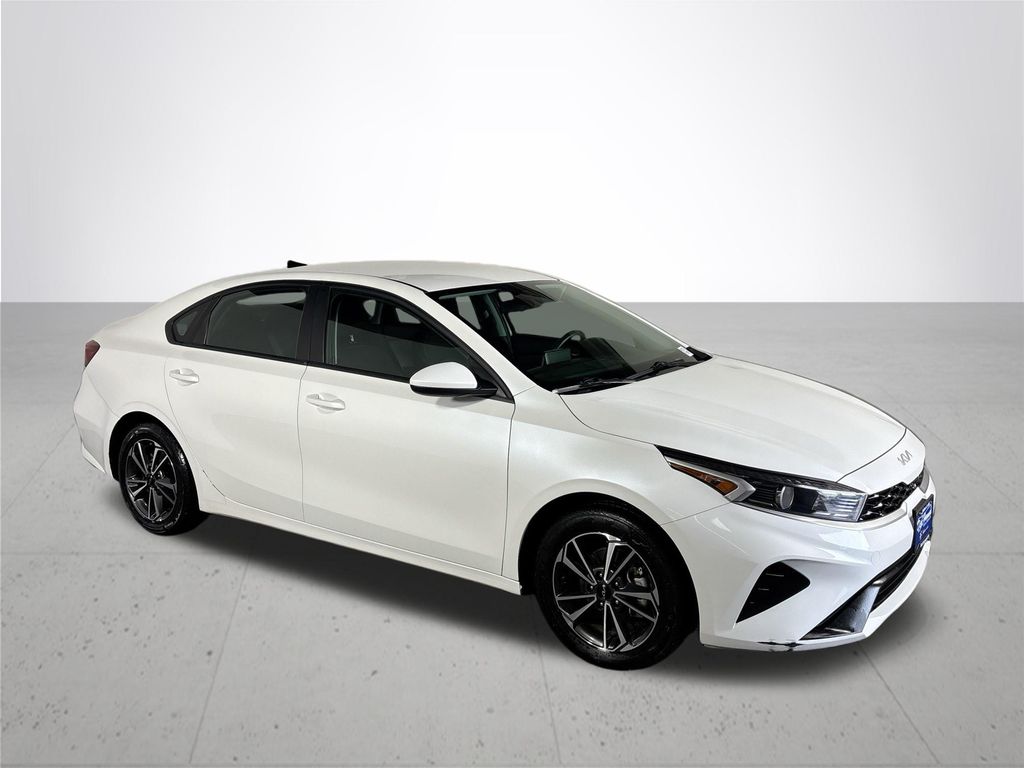 2023 Kia Forte LXS photo 4