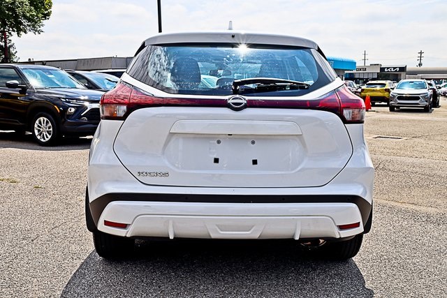 2024 Nissan Kicks S photo 3