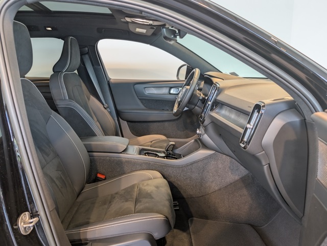 2023 Volvo XC40 Recharge Ultimate photo 29