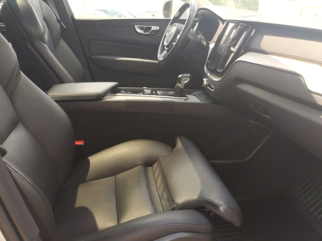 2020 Volvo XC60 T5 Inscription photo 30