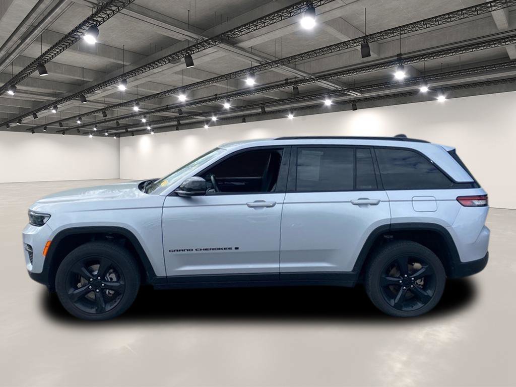2022 Jeep Grand Cherokee Altitude photo 3