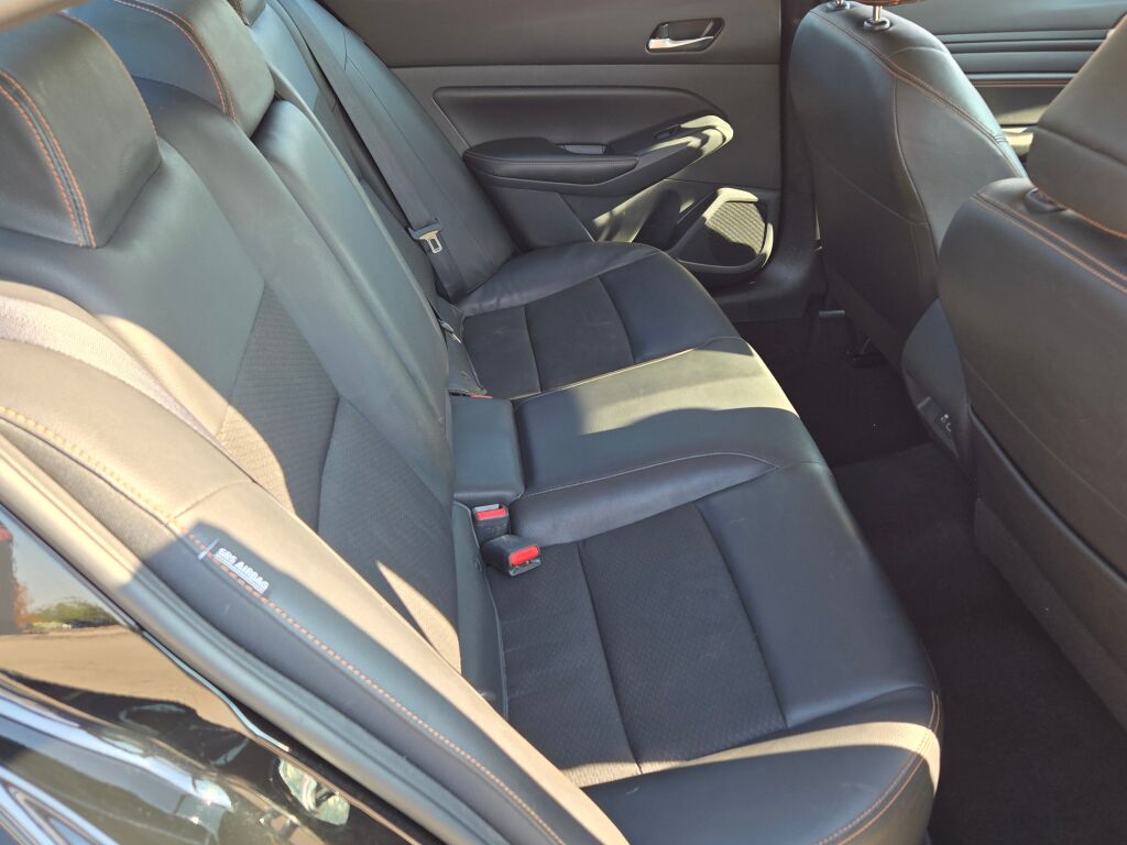2022 Nissan Altima 2.5 SR photo 8