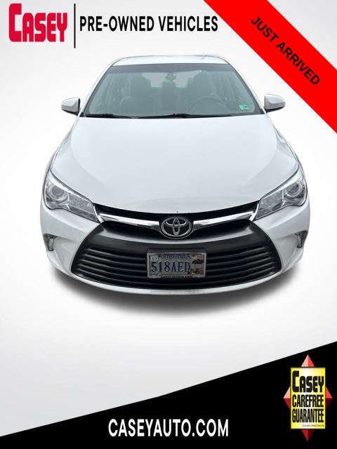 2016 Toyota Camry LE's photo