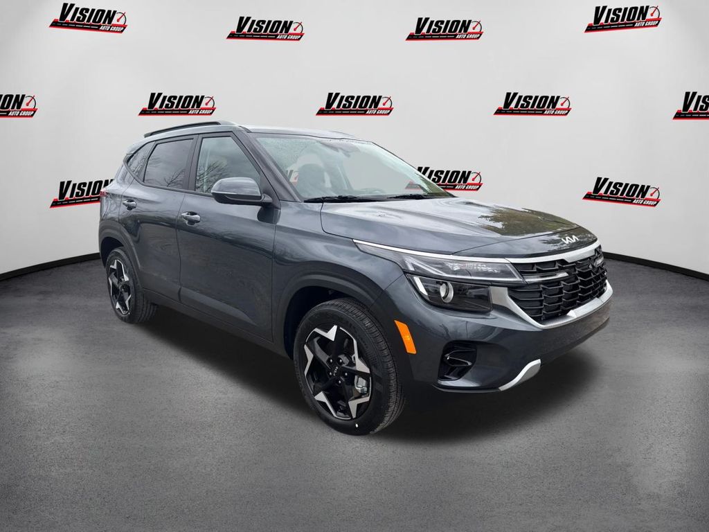 2025 Kia Seltos S photo 3