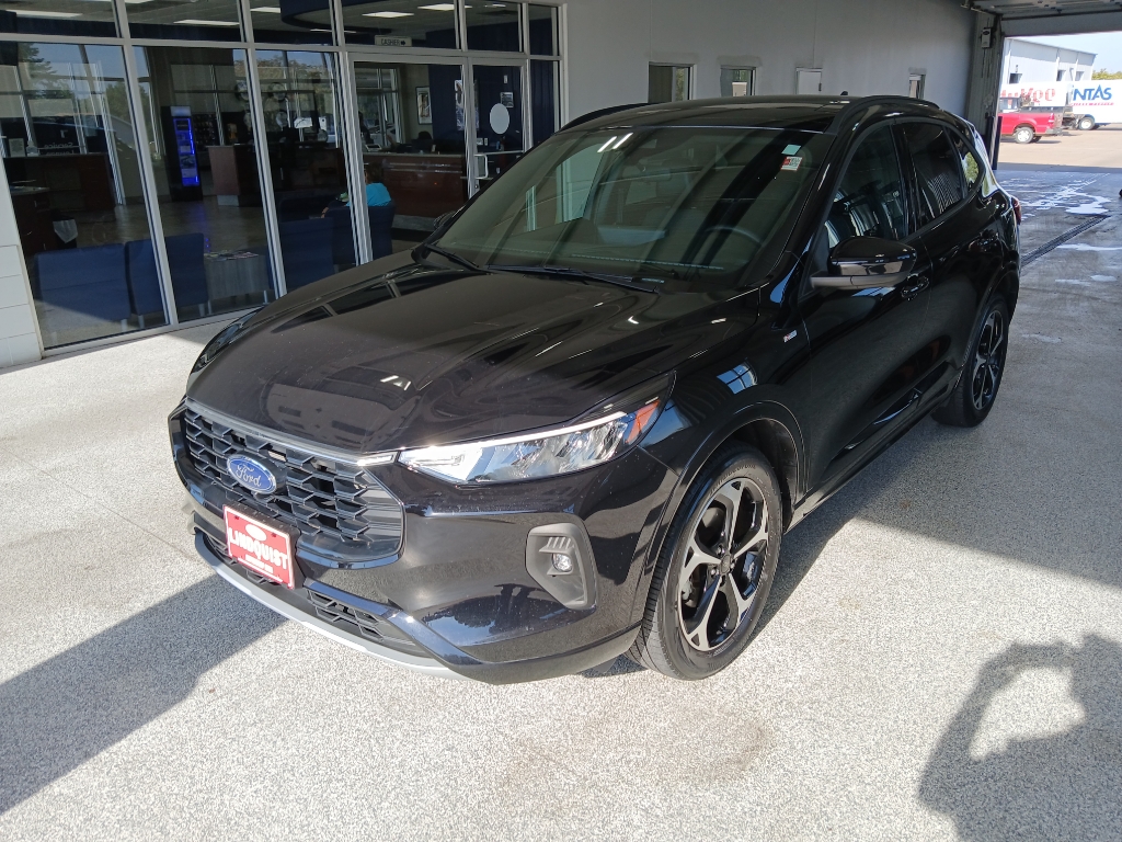 2023 Ford Escape ST-Line Select photo 4