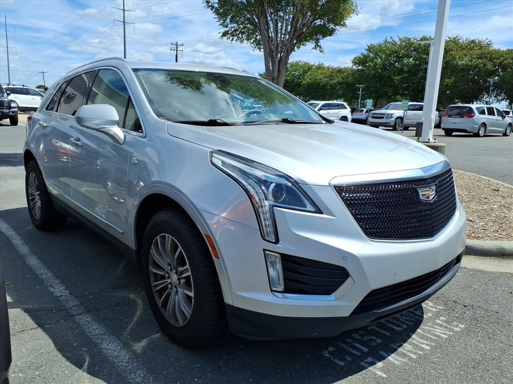 2018 Cadillac XT5 Luxury photo 2