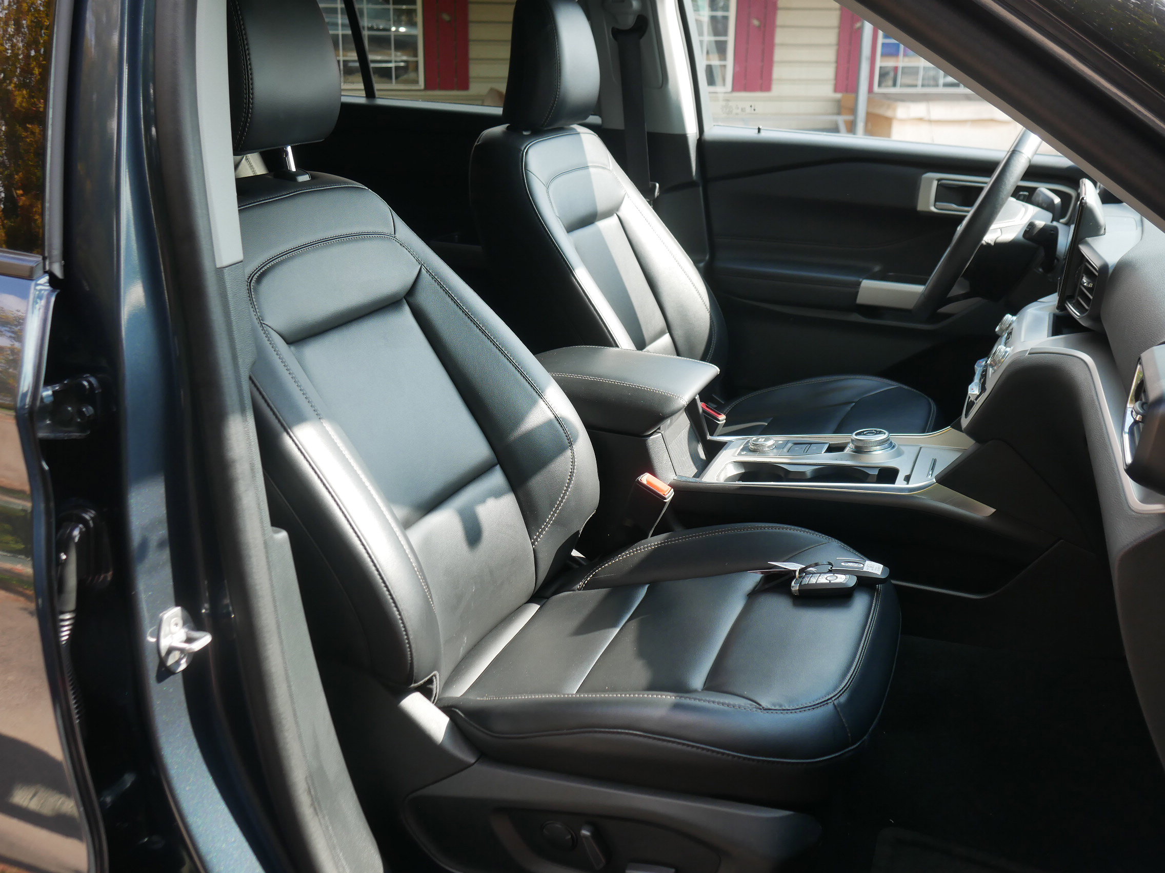 2024 Ford Explorer XLT photo 22