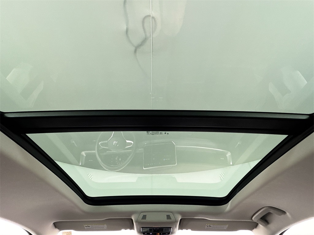 2025 Volkswagen Tiguan SE photo 16